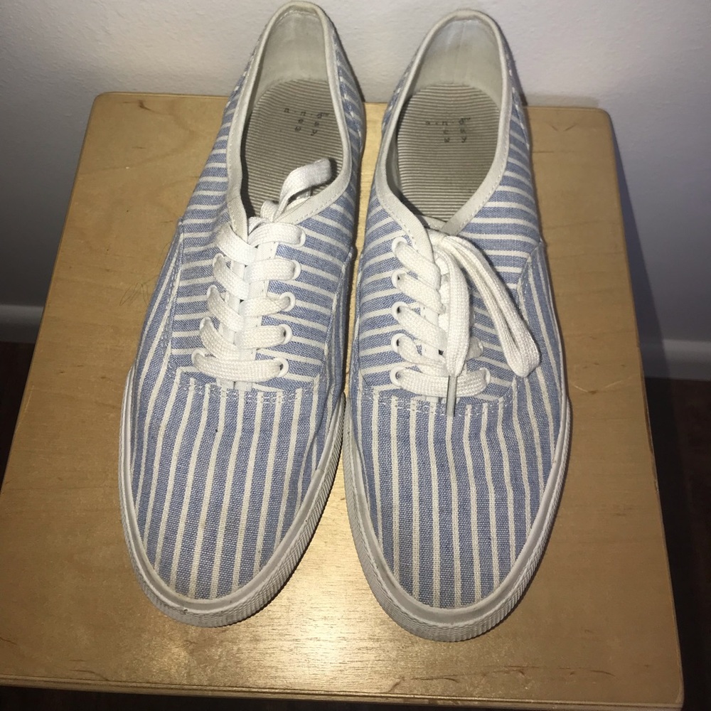 Sneakers - Picture 2 of 2